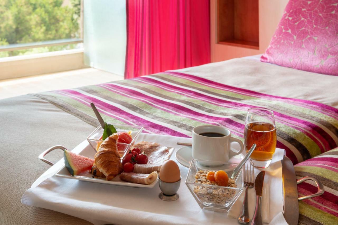 The Originals Boutique, Hotel Les Strelitzias Жюан-ле-Пен Екстер'єр фото